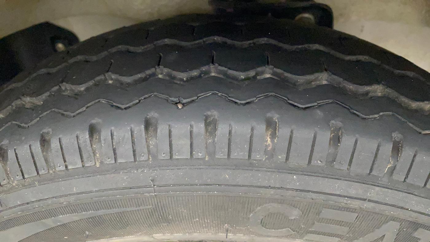 2022 Maruti Eeco 5 STR AC (O), Petrol, Manual, 16,436 km, Right Front Tyre Tread