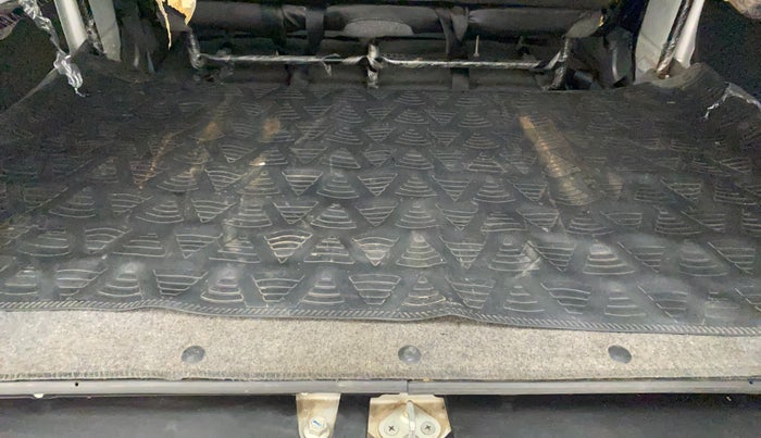 2022 Maruti Eeco 5 STR AC (O), Petrol, Manual, 16,436 km, Boot Inside