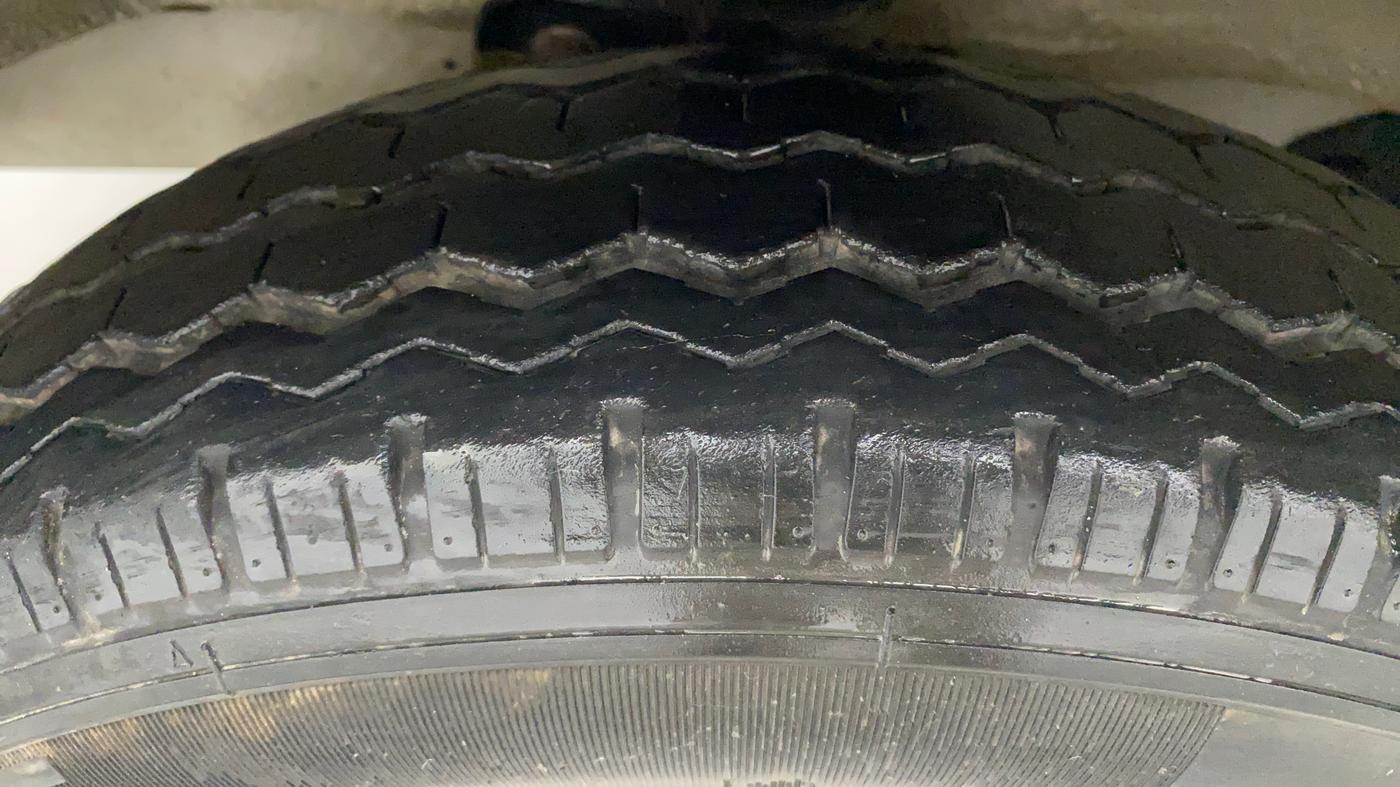 2022 Maruti Eeco 5 STR AC (O), Petrol, Manual, 16,436 km, Left Front Tyre Tread