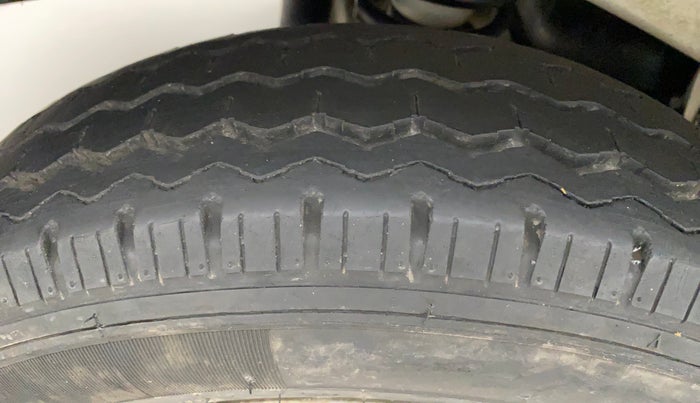 2022 Maruti Eeco 5 STR AC (O), Petrol, Manual, 16,436 km, Right Rear Tyre Tread