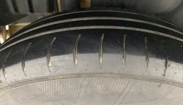 2012 Maruti Swift Dzire VDI, Diesel, Manual, 1,37,530 km, Right Rear Tyre Tread