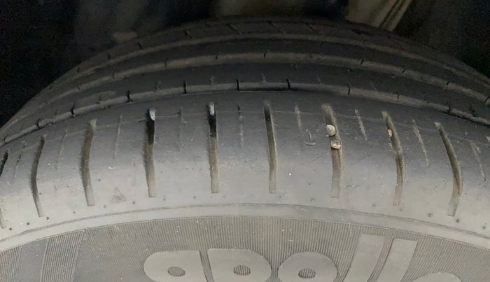 2021 Volkswagen TAIGUN HIGHLINE 1.0 TSI MT, Petrol, Manual, 18,733 km, Left Front Tyre Tread