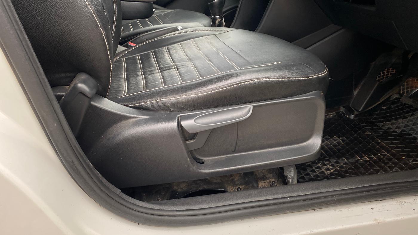 2018 Volkswagen Polo HIGHLINE PLUS 1.2(16 ALLOY, Petrol, Manual, 58,667 km, Driver Side Adjustment Panel