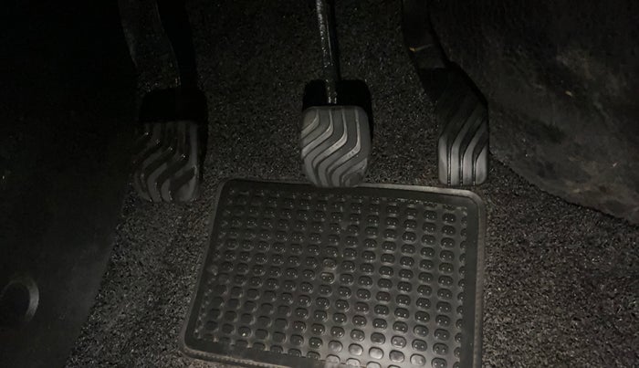 2022 Renault Kiger RXT (O) MT, Petrol, Manual, 24,310 km, Pedals