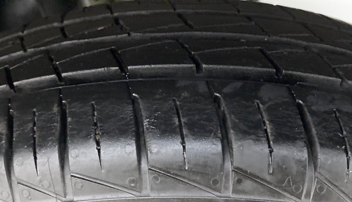 2019 Maruti Alto VXI, Petrol, Manual, 13,757 km, Left Rear Tyre Tread