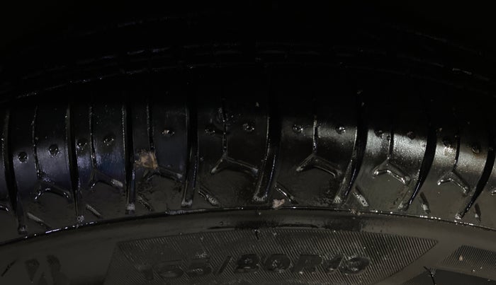 2013 Hyundai i10 MAGNA 1.1, Petrol, Manual, 60,325 km, Left Front Tyre Tread