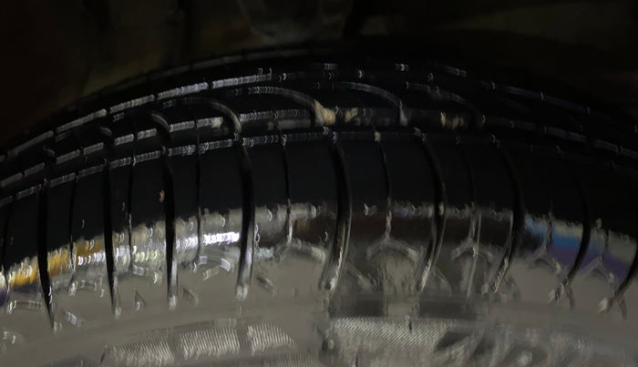 2013 Hyundai i10 MAGNA 1.1, Petrol, Manual, 60,325 km, Right Front Tyre Tread