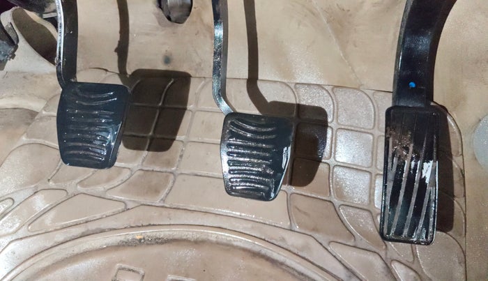 2016 Mahindra Kuv100 K4 D 6 STR, Diesel, Manual, 1,38,810 km, Pedals