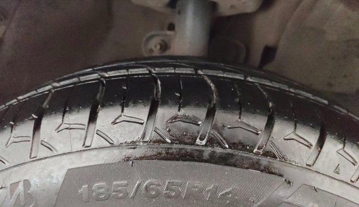 2016 Mahindra Kuv100 K4 D 6 STR, Diesel, Manual, 1,38,810 km, Right Front Tyre Tread