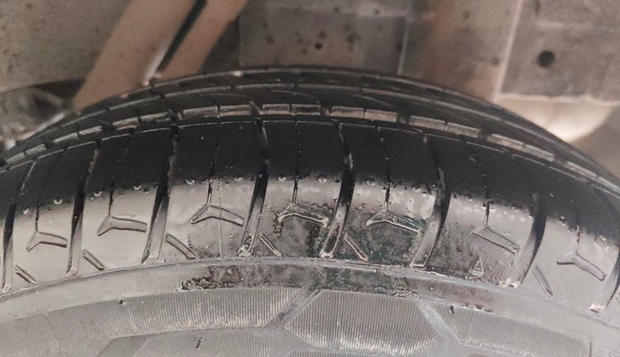 2016 Mahindra Kuv100 K4 D 6 STR, Diesel, Manual, 1,38,810 km, Left Rear Tyre Tread