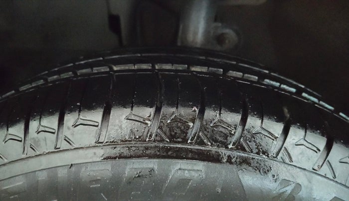 2016 Mahindra Kuv100 K4 D 6 STR, Diesel, Manual, 1,38,810 km, Left Front Tyre Tread