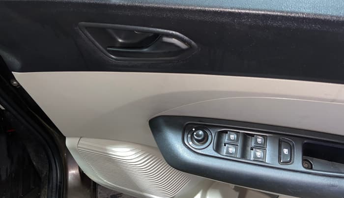 2022 Renault TRIBER RXT LIMITED EDITION AMT, Petrol, Automatic, 47,546 km, Driver Side Door Panels Control
