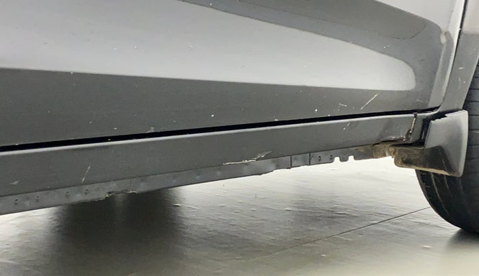 2016 Mahindra Kuv100 K2 6 STR, Petrol, Manual, 59,889 km, Right running board - Slightly dented