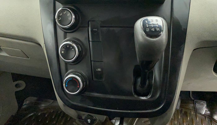 2016 Mahindra Kuv100 K2 6 STR, Petrol, Manual, 59,889 km, AC Unit - Directional switch has minor damage