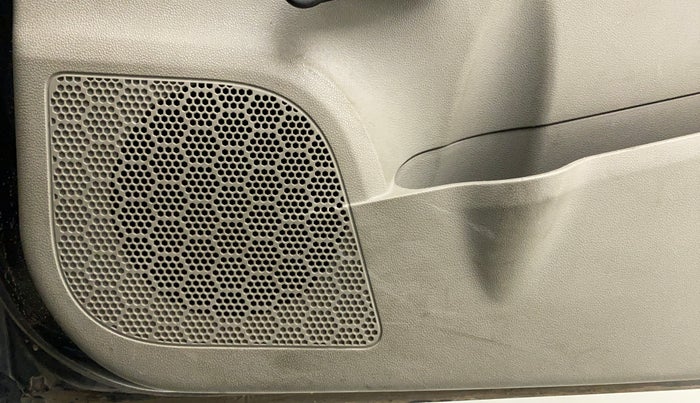 2016 Mahindra Kuv100 K2 6 STR, Petrol, Manual, 59,889 km, Infotainment system - Front speakers missing / not working