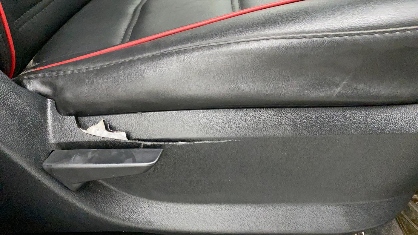 2016 Mahindra Kuv100 K2 6 STR, Petrol, Manual, 59,889 km, Driver Side Adjustment Panel