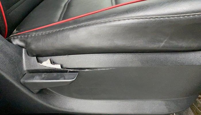 2016 Mahindra Kuv100 K2 6 STR, Petrol, Manual, 59,889 km, Driver Side Adjustment Panel