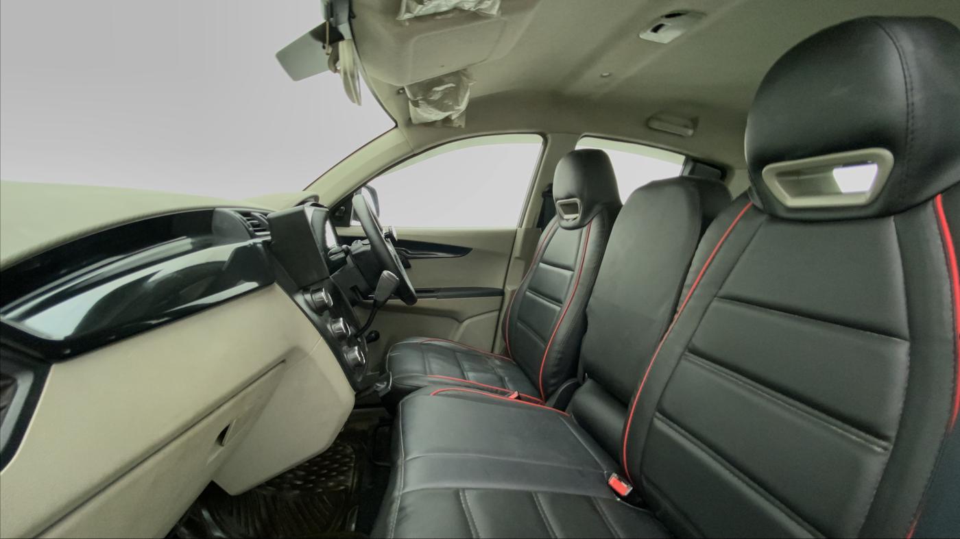 2016 Mahindra Kuv100 K2 6 STR, Petrol, Manual, 59,889 km, Right Side Front Door Cabin