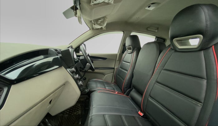 2016 Mahindra Kuv100 K2 6 STR, Petrol, Manual, 59,889 km, Right Side Front Door Cabin