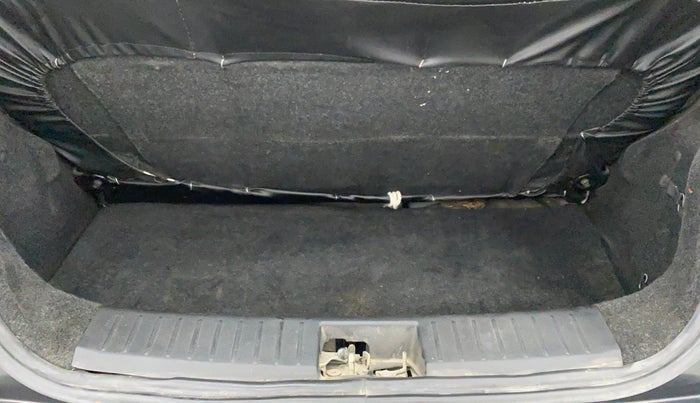 2016 Mahindra Kuv100 K2 6 STR, Petrol, Manual, 59,889 km, Boot Inside