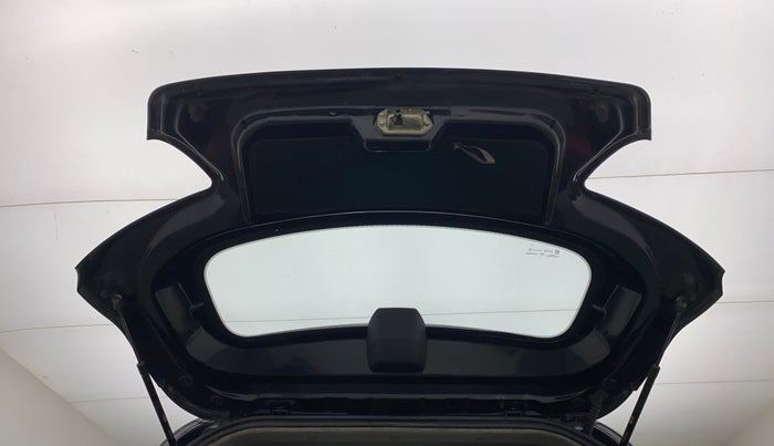 2016 Mahindra Kuv100 K2 6 STR, Petrol, Manual, 59,889 km, Boot Door Open