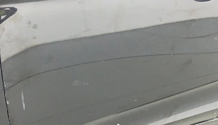 2016 Mahindra Kuv100 K2 6 STR, Petrol, Manual, 59,889 km, Front passenger door - Slightly dented