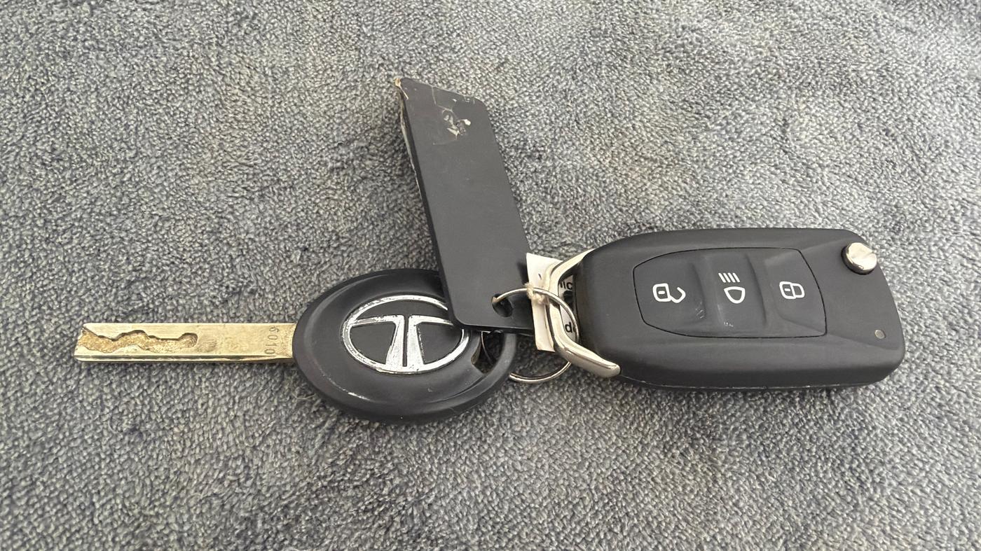 2024 Tata PUNCH ADVENTURE RHYTHM CNG MT, CNG, Manual, 20,781 km, Key Close Up