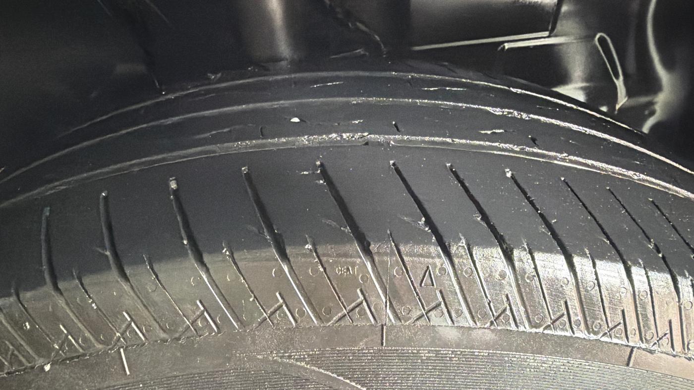 2024 Tata PUNCH ADVENTURE RHYTHM CNG MT, CNG, Manual, 20,781 km, Right Front Tyre Tread
