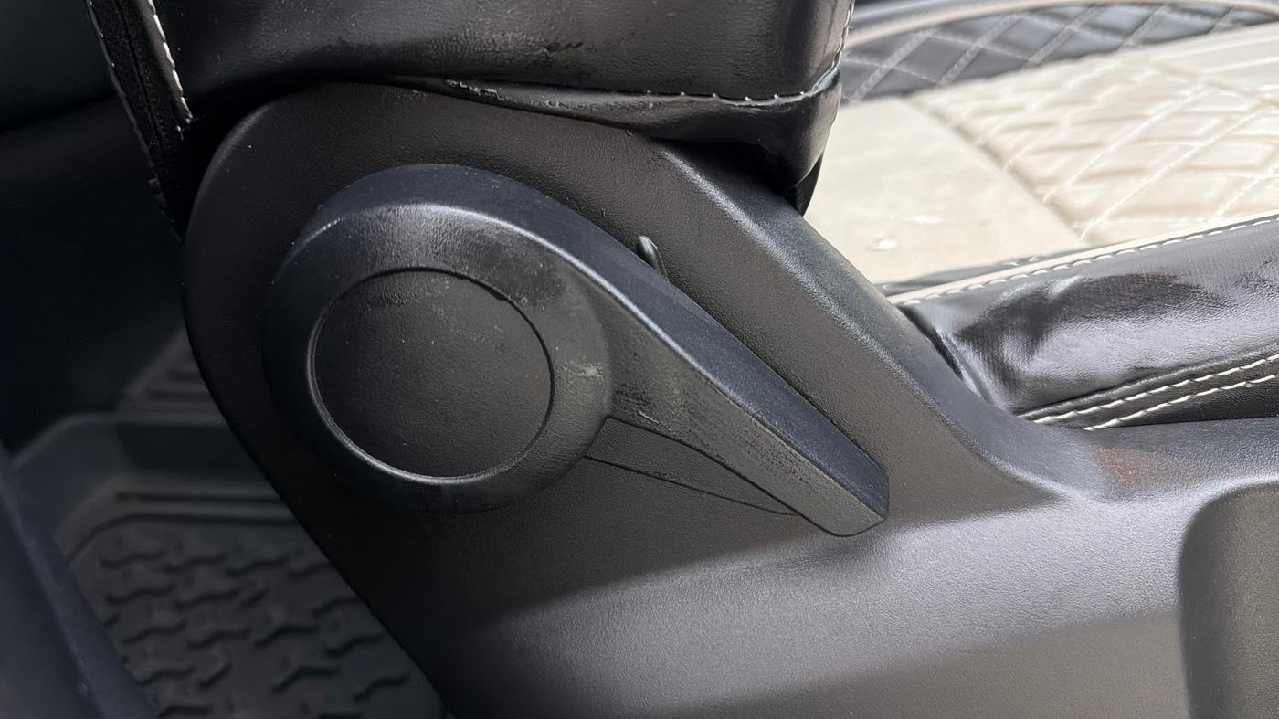 2024 Tata PUNCH ADVENTURE RHYTHM CNG MT, CNG, Manual, 20,781 km, Driver Side Adjustment Panel