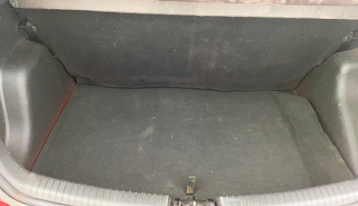 2017 Hyundai Grand i10 SPORTZ 1.2 KAPPA VTVT, Petrol, Manual, 29,677 km, Boot Inside