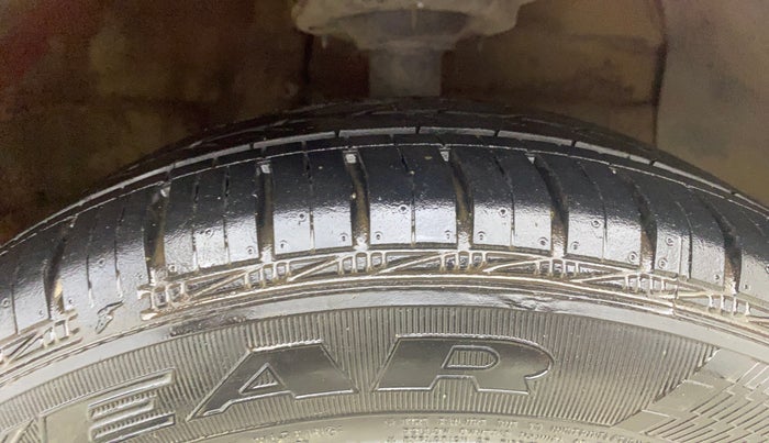 2017 Hyundai Grand i10 SPORTZ 1.2 KAPPA VTVT, Petrol, Manual, 29,677 km, Right Front Tyre Tread