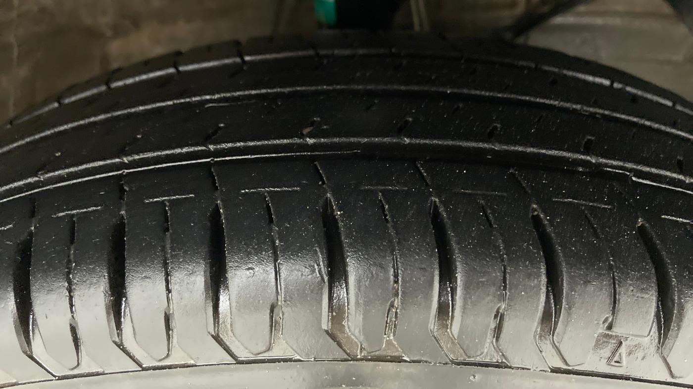 2019 Maruti Swift VXI AMT D, Petrol, Automatic, 22,007 km, Right Front Tyre Tread