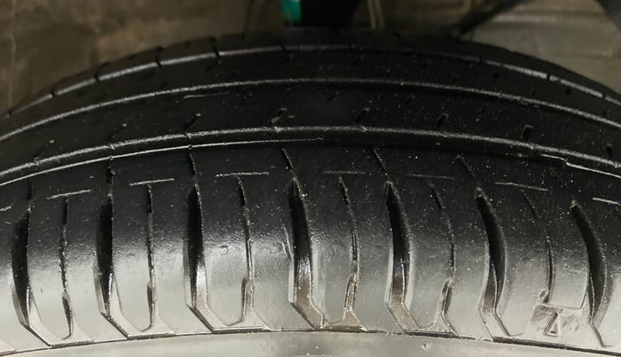 2019 Maruti Swift VXI AMT D, Petrol, Automatic, 22,007 km, Right Front Tyre Tread