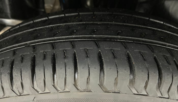2019 Maruti Swift VXI AMT D, Petrol, Automatic, 22,007 km, Right Rear Tyre Tread