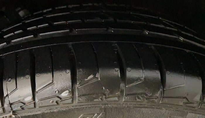 2021 Hyundai Verna SX 1.5 VTVT IVT, Petrol, Automatic, 26,297 km, Right Front Tyre Tread
