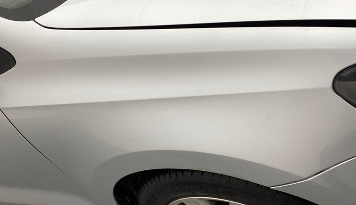 2015 Volkswagen Vento HIGHLINE PETROL, Petrol, Manual, 75,838 km, Right fender - Paint has minor damage