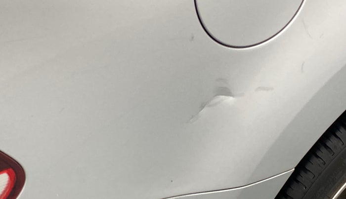 2015 Volkswagen Vento HIGHLINE PETROL, Petrol, Manual, 75,838 km, Right quarter panel - Slightly dented