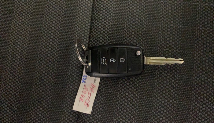 2020 KIA SONET HTK PLUS 1.0 DCT, Petrol, Automatic, 21,793 km, Key Close Up