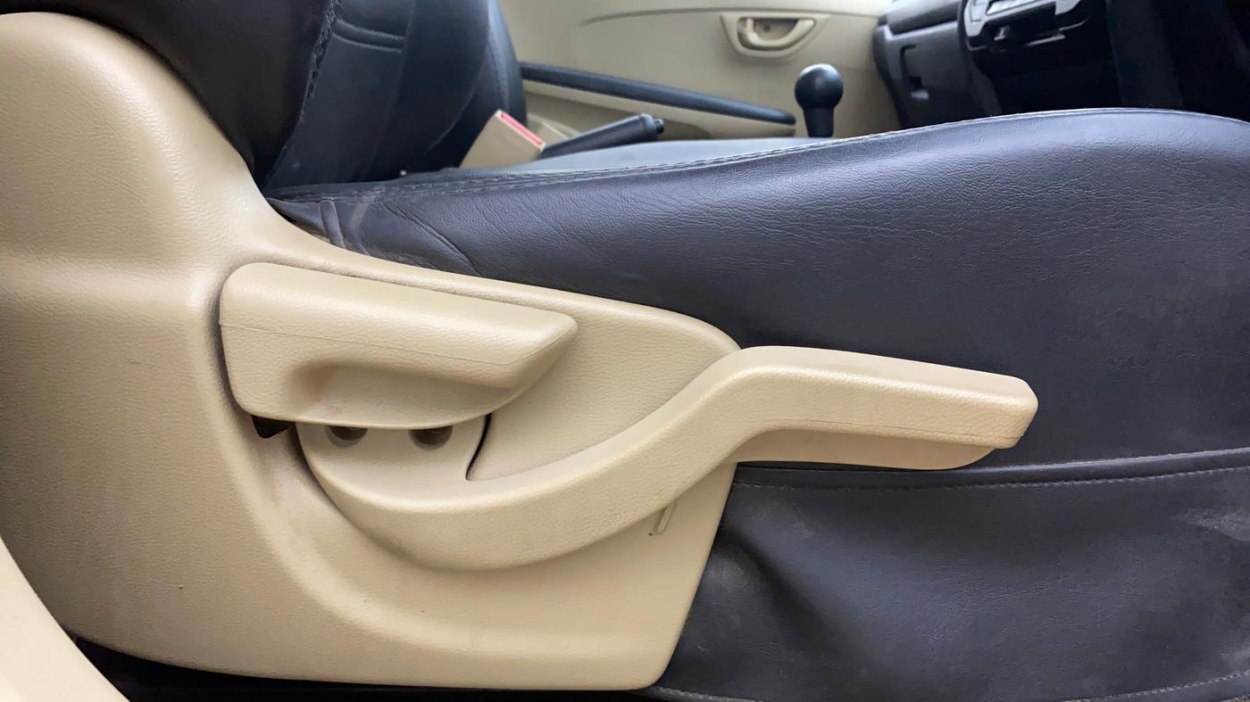 2018 Honda Brio S(O) MT, Petrol, Manual, 80,337 km, Driver Side Adjustment Panel