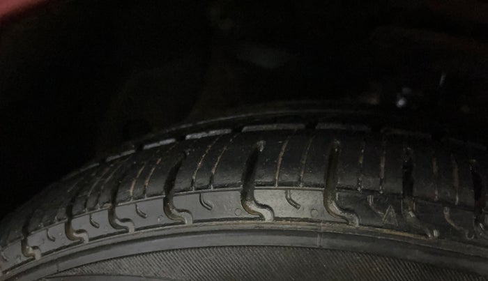 2018 Hyundai Grand i10 SPORTZ (O) AT 1.2 KAPPA VTVT, CNG, Automatic, 48,072 km, Left Front Tyre Tread