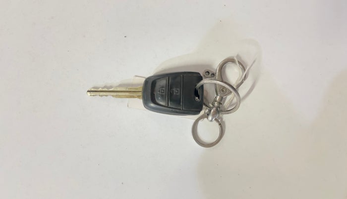 2018 Hyundai Grand i10 SPORTZ (O) AT 1.2 KAPPA VTVT, CNG, Automatic, 48,072 km, Key Close Up