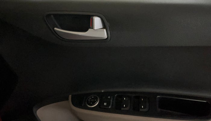 2018 Hyundai Grand i10 SPORTZ (O) AT 1.2 KAPPA VTVT, CNG, Automatic, 48,072 km, Driver Side Door Panels Control