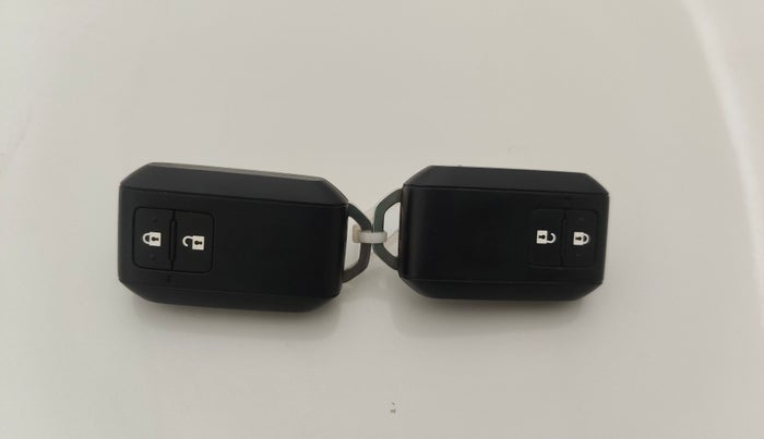 2023 Toyota Glanza V, Petrol, Manual, 14,425 km, Key Close Up