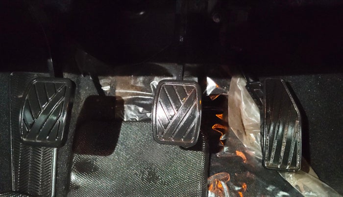 2023 Toyota Glanza V, Petrol, Manual, 14,425 km, Pedals