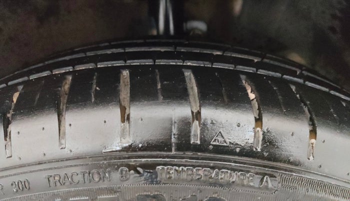 2023 Toyota Glanza V, Petrol, Manual, 14,425 km, Right Front Tyre Tread