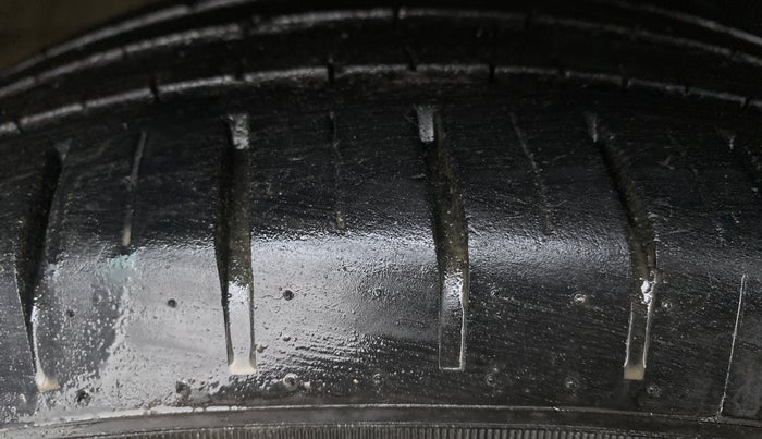 2020 Maruti Baleno ALPHA CVT PETROL 1.2, Petrol, Automatic, 34,127 km, Right Front Tyre Tread