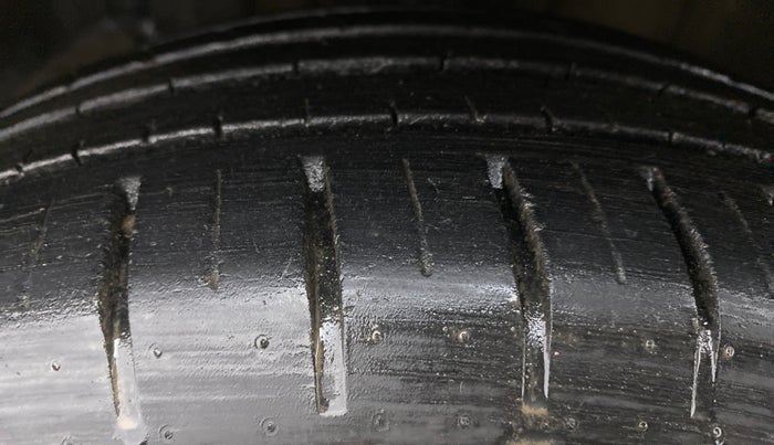 2020 Maruti Baleno ALPHA CVT PETROL 1.2, Petrol, Automatic, 34,127 km, Left Front Tyre Tread