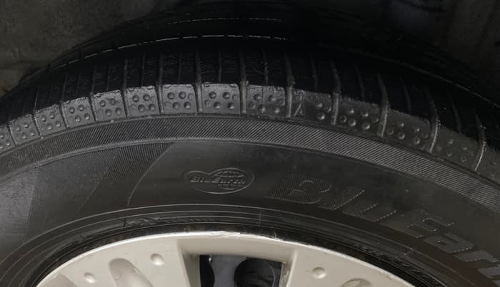 2015 Honda Amaze 1.2L I-VTEC S, Petrol, Manual, 77,491 km, Left Rear Tyre Tread