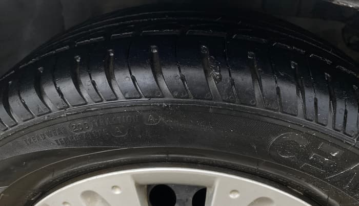 2015 Honda Amaze 1.2L I-VTEC S, Petrol, Manual, 77,491 km, Right Front Tyre Tread