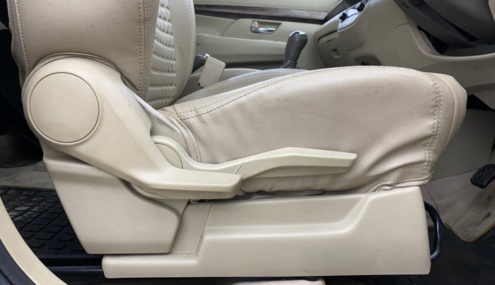 2019 Maruti Ertiga ZXI+ SHVS, Petrol, Manual, 31,778 km, Driver Side Adjustment Panel